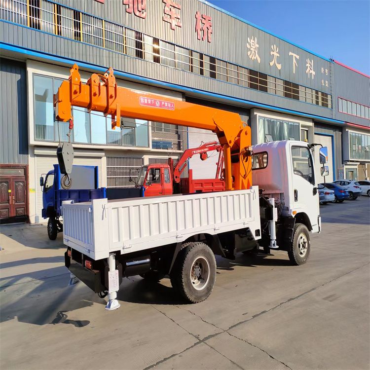 太仆寺旗三轮随车吊定制 农用改装机自备吊中瑞长期出售